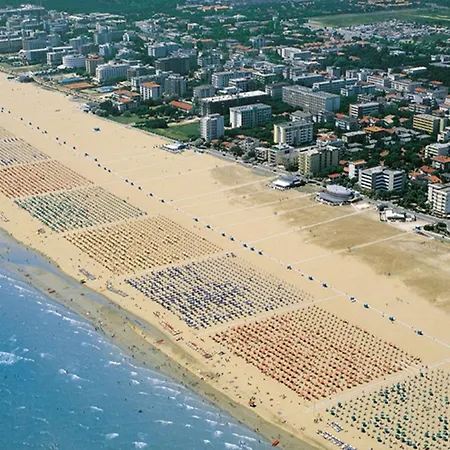 Cozy Near The In Lignano Apartamento
