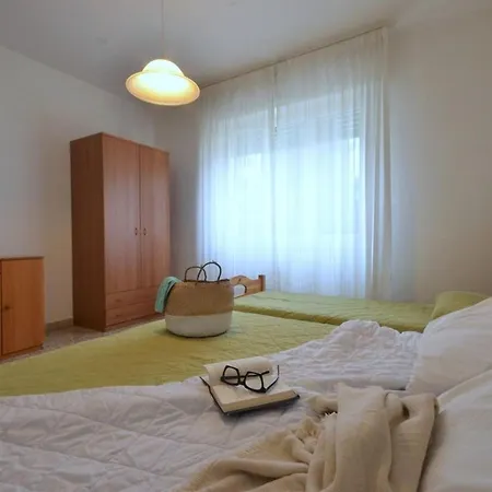 Cozy Near The In Lignano Apartamento